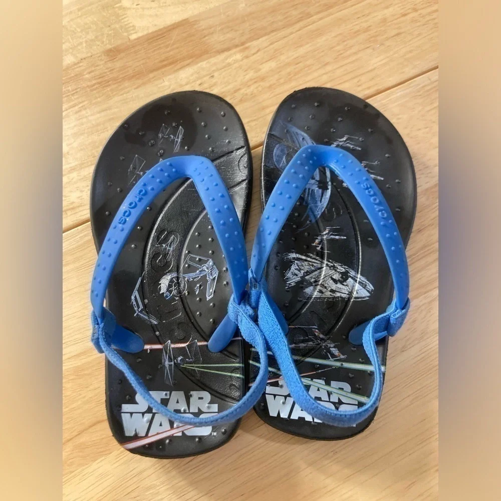 4/$25 Crocs Star Wars thong flip flops in size C 10/11. Super cute. GUC